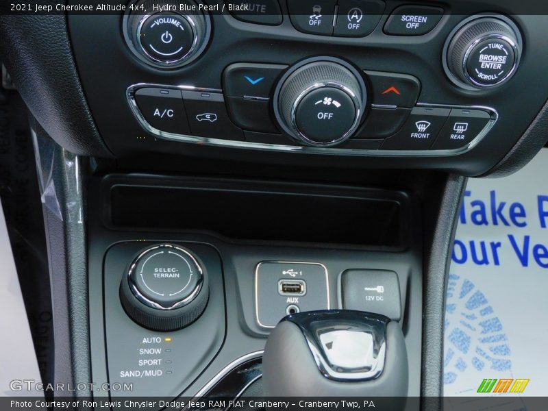 Hydro Blue Pearl / Black 2021 Jeep Cherokee Altitude 4x4
