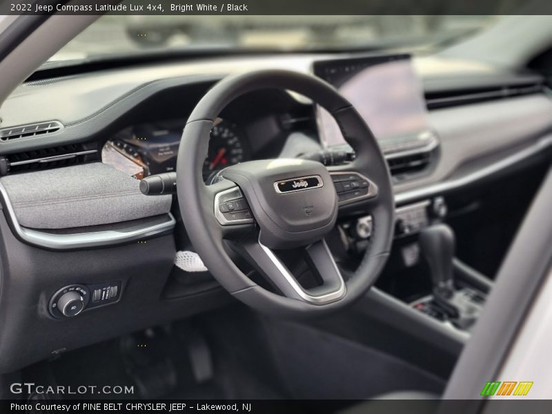 Bright White / Black 2022 Jeep Compass Latitude Lux 4x4