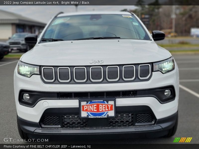 Bright White / Black 2022 Jeep Compass Latitude Lux 4x4