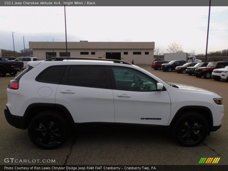 Bright White / Black 2021 Jeep Cherokee Altitude 4x4