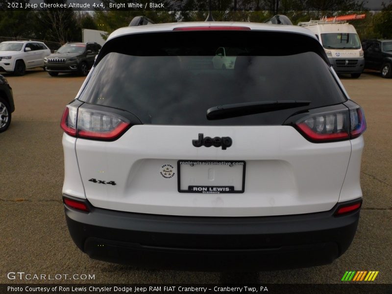 Bright White / Black 2021 Jeep Cherokee Altitude 4x4