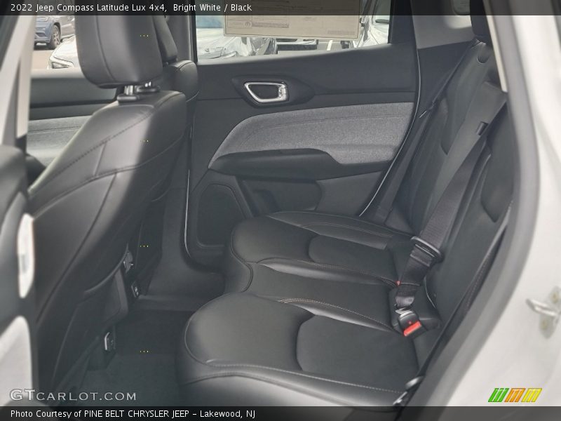 Bright White / Black 2022 Jeep Compass Latitude Lux 4x4