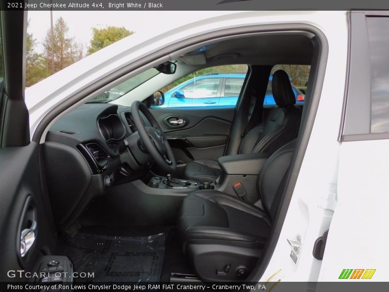 Bright White / Black 2021 Jeep Cherokee Altitude 4x4