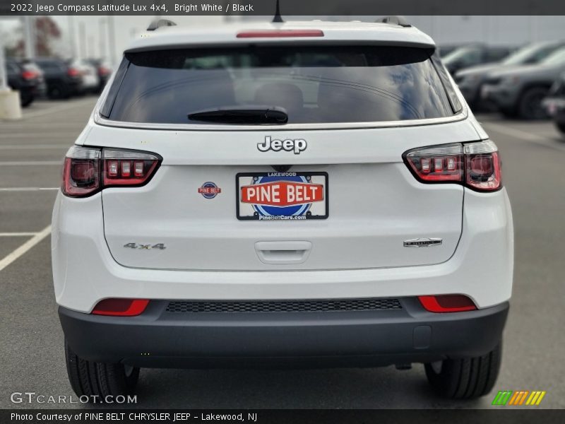 Bright White / Black 2022 Jeep Compass Latitude Lux 4x4