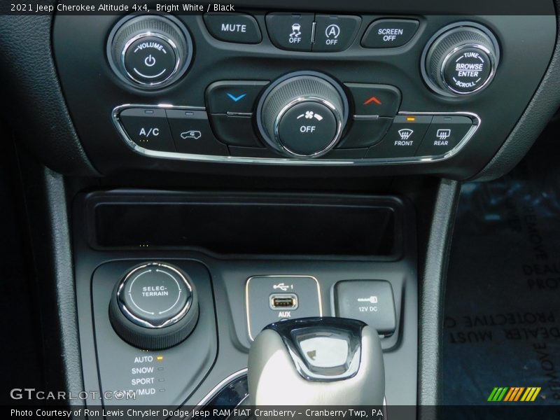 Bright White / Black 2021 Jeep Cherokee Altitude 4x4