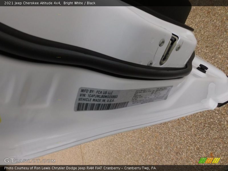 Bright White / Black 2021 Jeep Cherokee Altitude 4x4