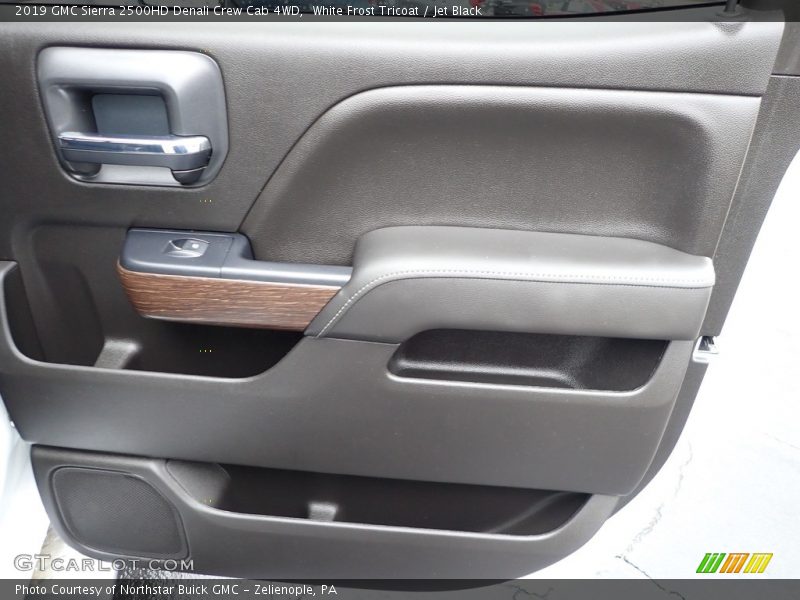 White Frost Tricoat / Jet Black 2019 GMC Sierra 2500HD Denali Crew Cab 4WD