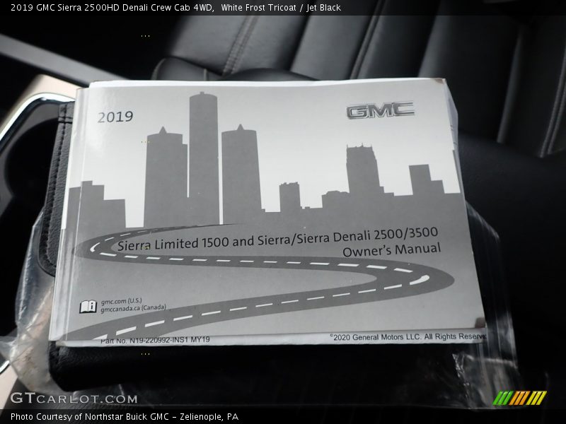 White Frost Tricoat / Jet Black 2019 GMC Sierra 2500HD Denali Crew Cab 4WD