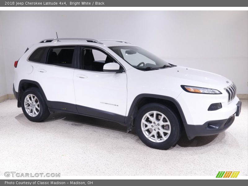 Bright White / Black 2018 Jeep Cherokee Latitude 4x4