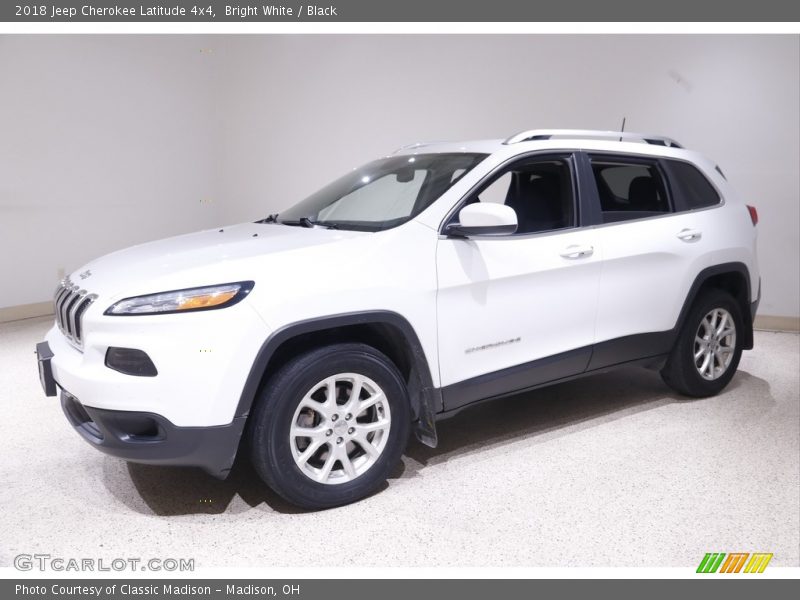 Bright White / Black 2018 Jeep Cherokee Latitude 4x4
