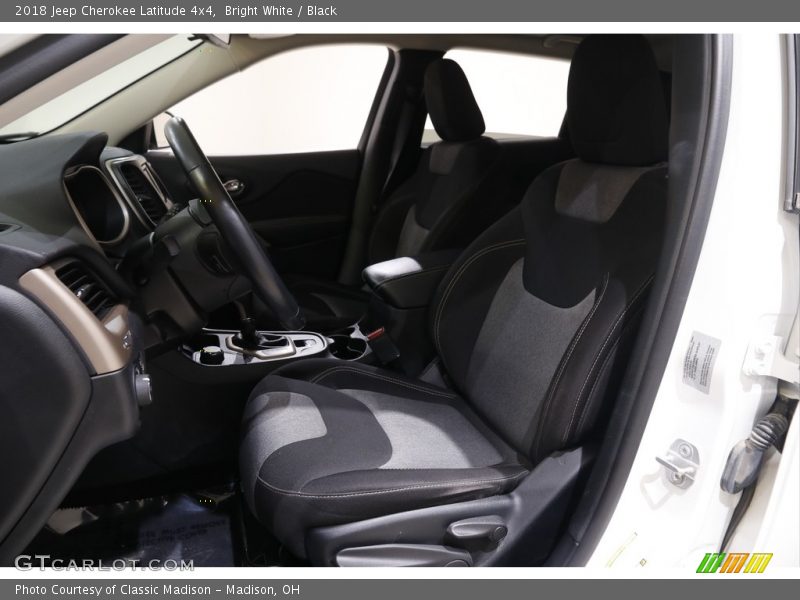 Bright White / Black 2018 Jeep Cherokee Latitude 4x4