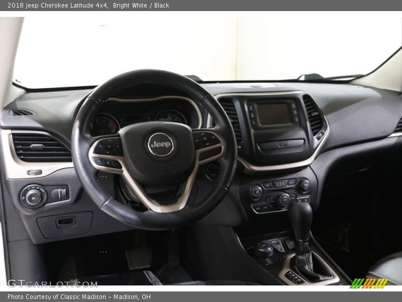 Bright White / Black 2018 Jeep Cherokee Latitude 4x4