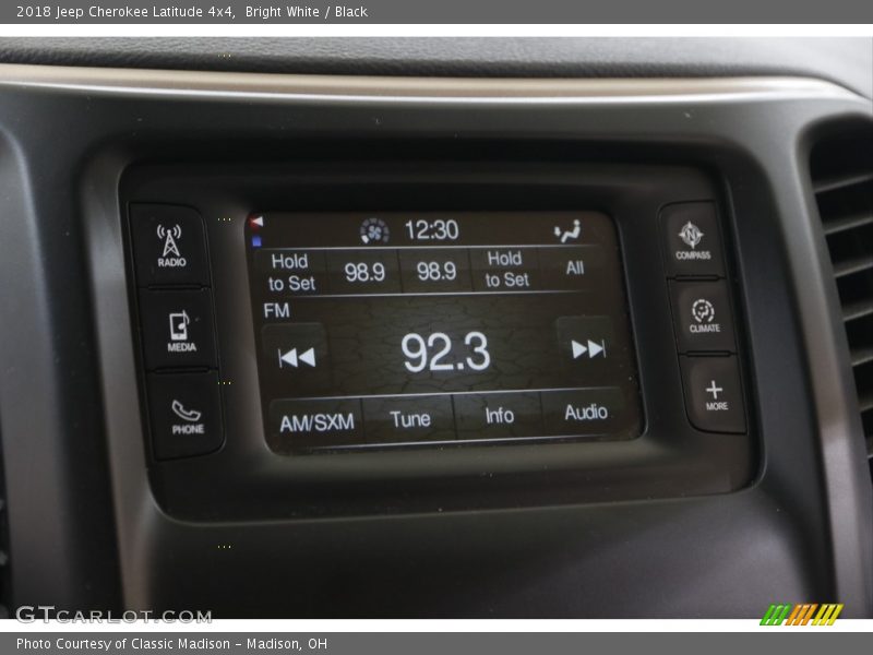 Bright White / Black 2018 Jeep Cherokee Latitude 4x4