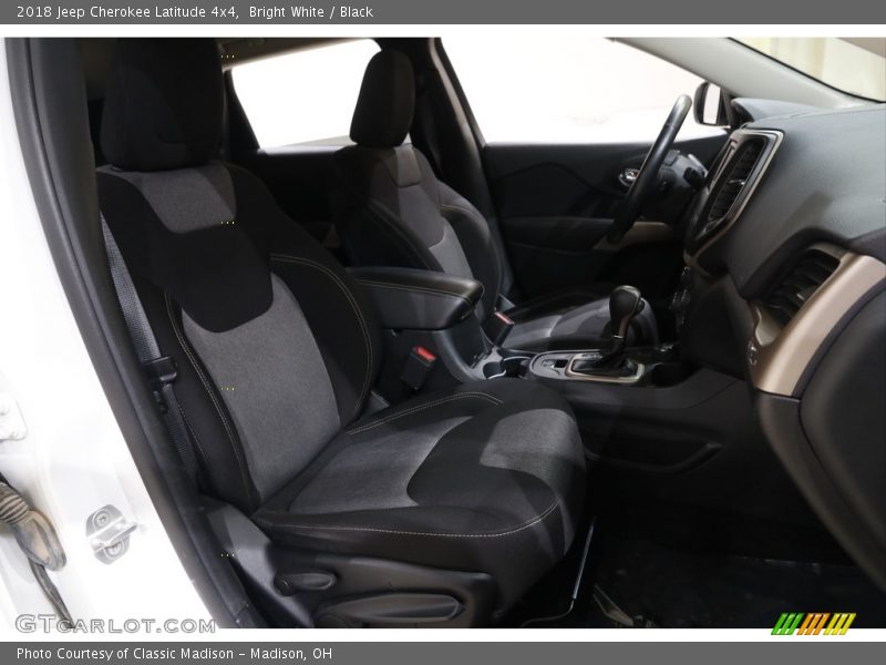 Bright White / Black 2018 Jeep Cherokee Latitude 4x4