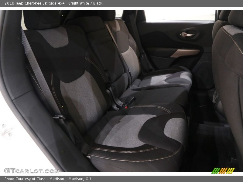 Bright White / Black 2018 Jeep Cherokee Latitude 4x4