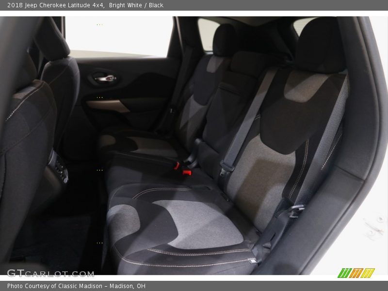 Bright White / Black 2018 Jeep Cherokee Latitude 4x4