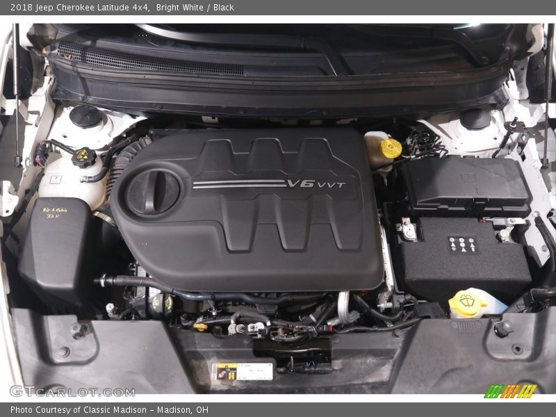 Bright White / Black 2018 Jeep Cherokee Latitude 4x4