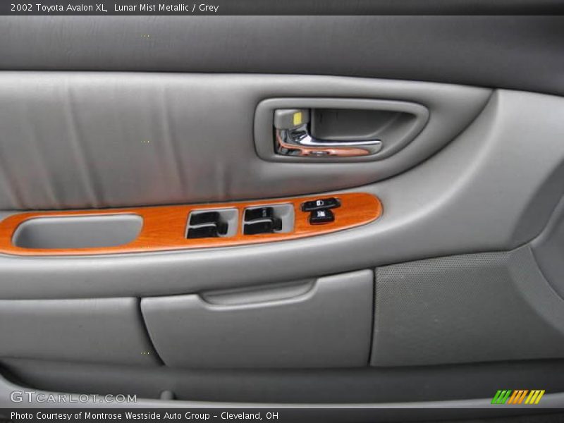 Lunar Mist Metallic / Grey 2002 Toyota Avalon XL