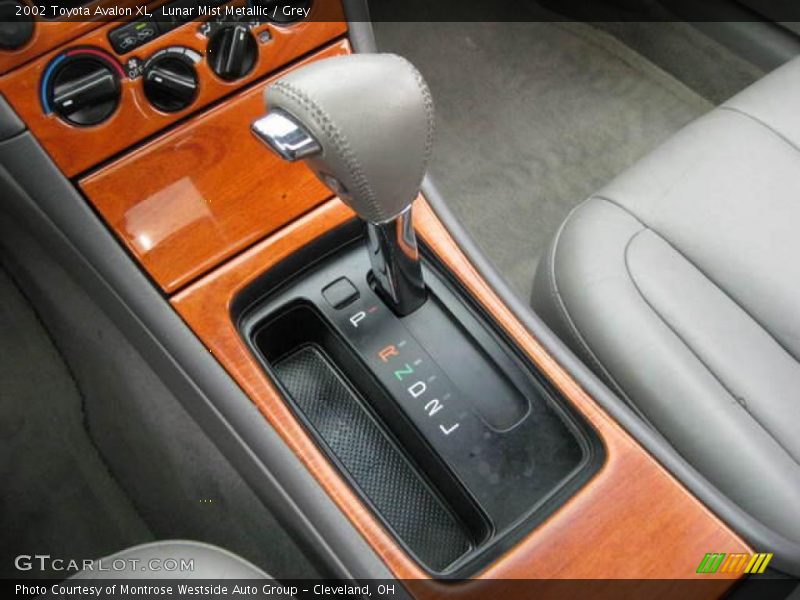 Lunar Mist Metallic / Grey 2002 Toyota Avalon XL