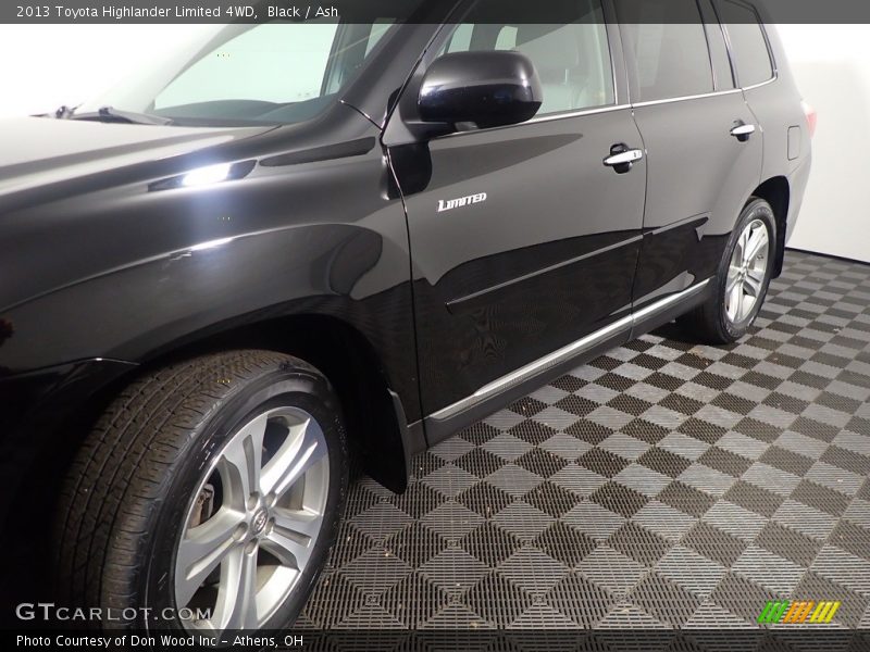 Black / Ash 2013 Toyota Highlander Limited 4WD