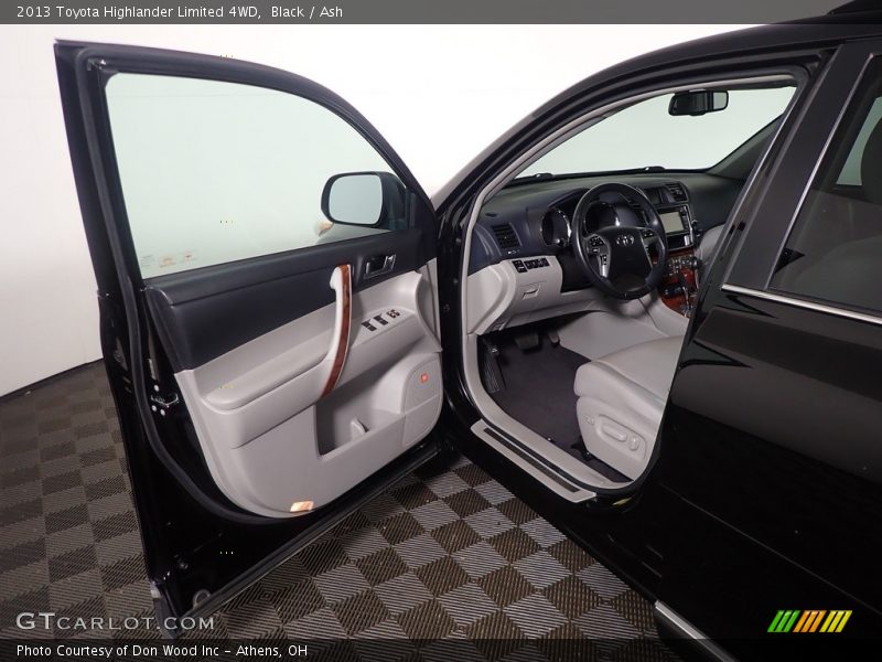 Black / Ash 2013 Toyota Highlander Limited 4WD