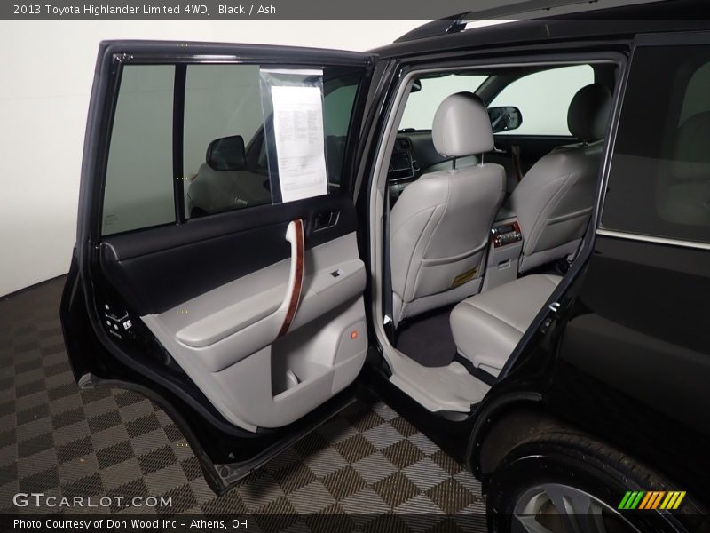 Black / Ash 2013 Toyota Highlander Limited 4WD