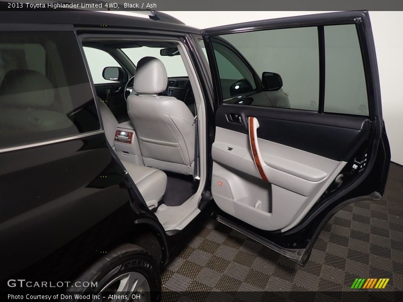 Black / Ash 2013 Toyota Highlander Limited 4WD