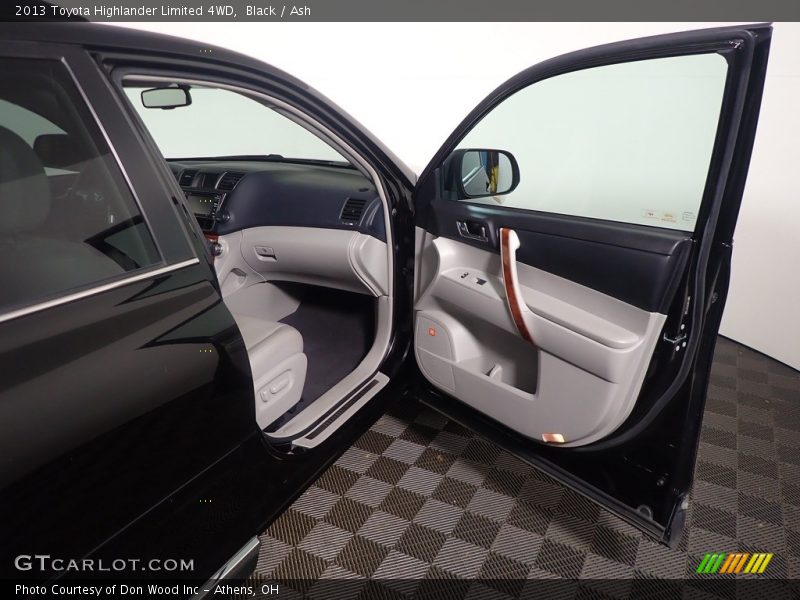Black / Ash 2013 Toyota Highlander Limited 4WD