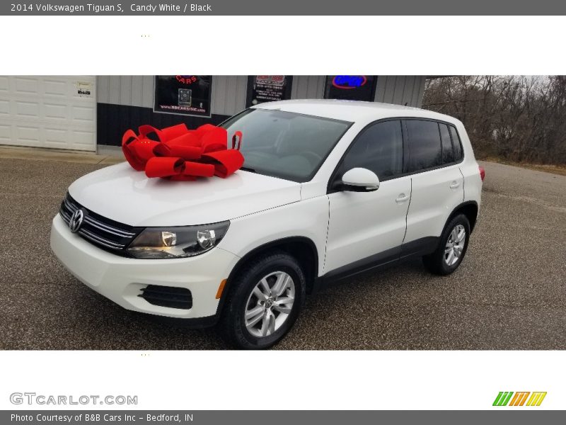 Candy White / Black 2014 Volkswagen Tiguan S