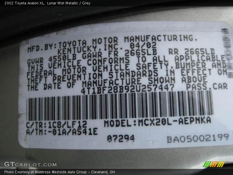 Lunar Mist Metallic / Grey 2002 Toyota Avalon XL