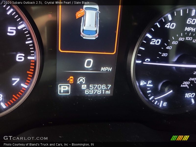 Crystal White Pearl / Slate Black 2020 Subaru Outback 2.5i