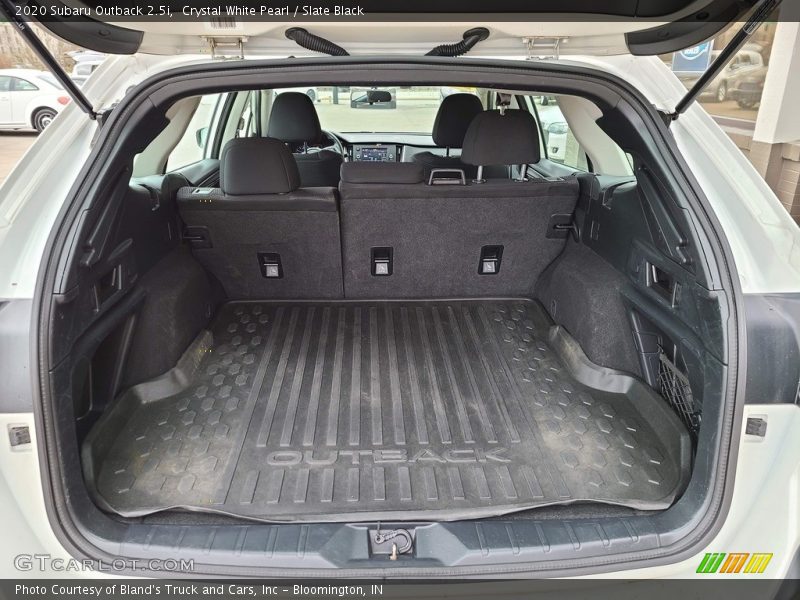 Crystal White Pearl / Slate Black 2020 Subaru Outback 2.5i