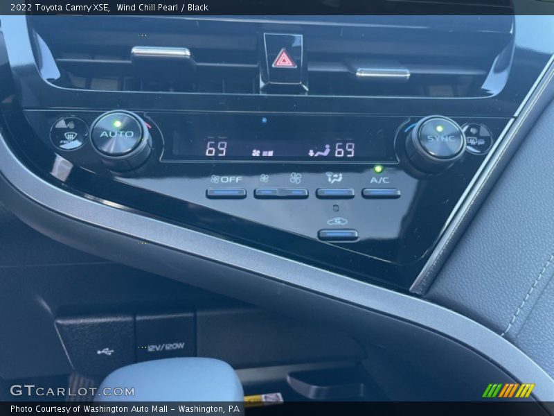Wind Chill Pearl / Black 2022 Toyota Camry XSE