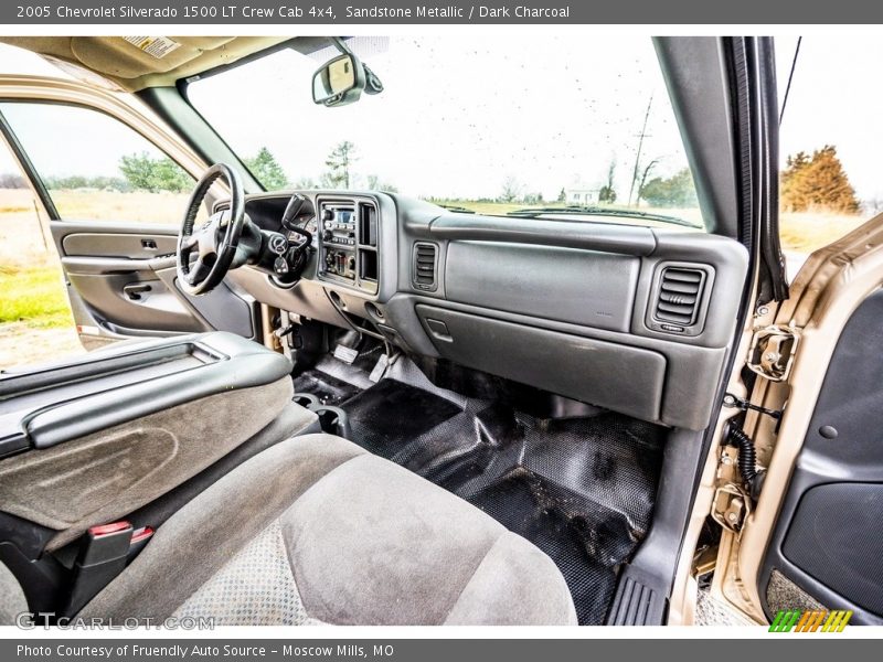 Dashboard of 2005 Silverado 1500 LT Crew Cab 4x4