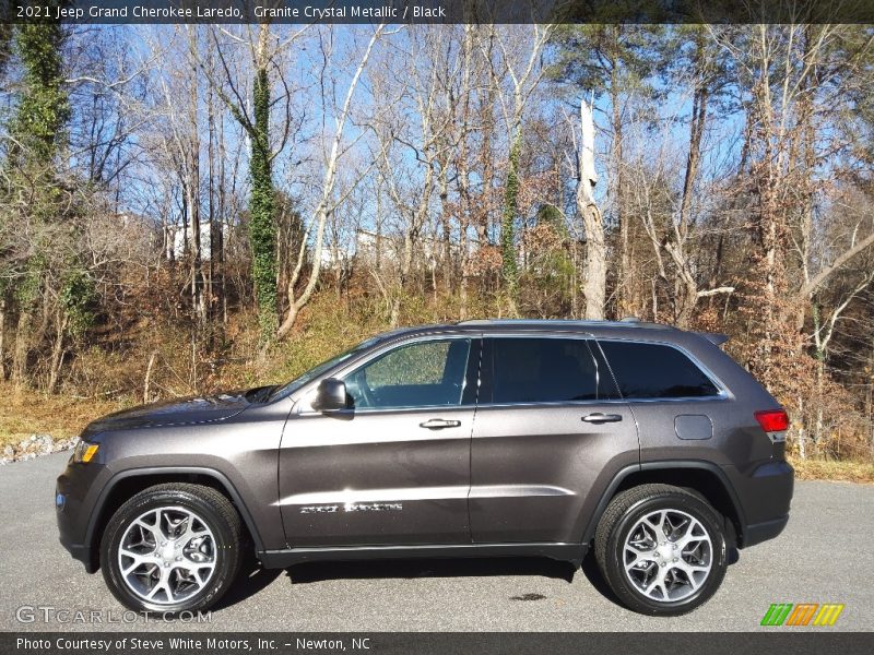Granite Crystal Metallic / Black 2021 Jeep Grand Cherokee Laredo