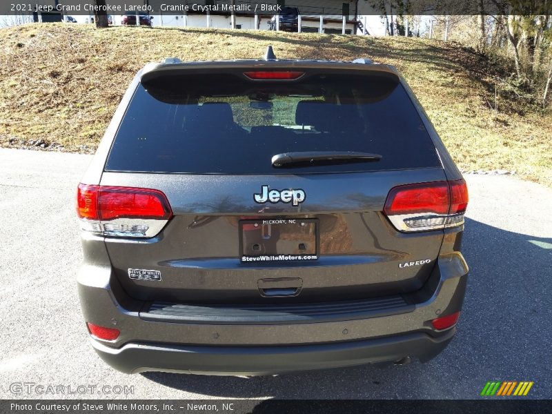 Granite Crystal Metallic / Black 2021 Jeep Grand Cherokee Laredo