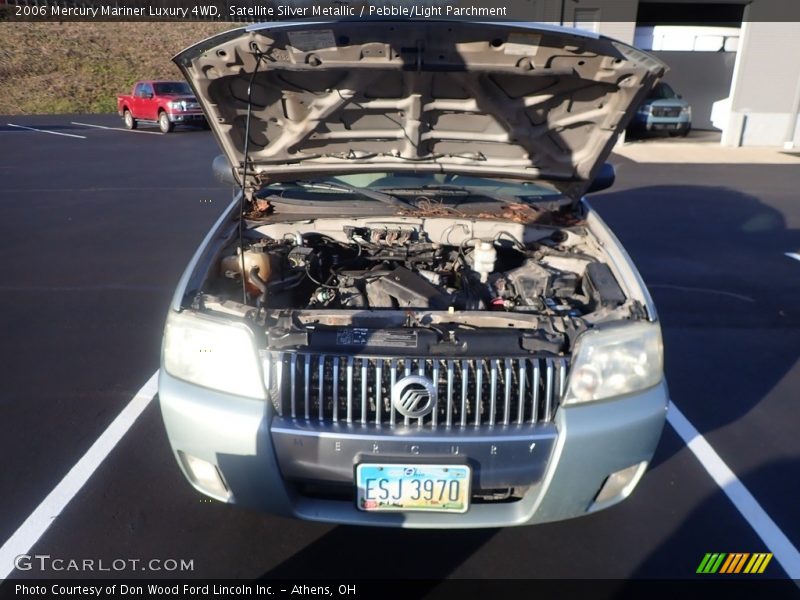 Satellite Silver Metallic / Pebble/Light Parchment 2006 Mercury Mariner Luxury 4WD