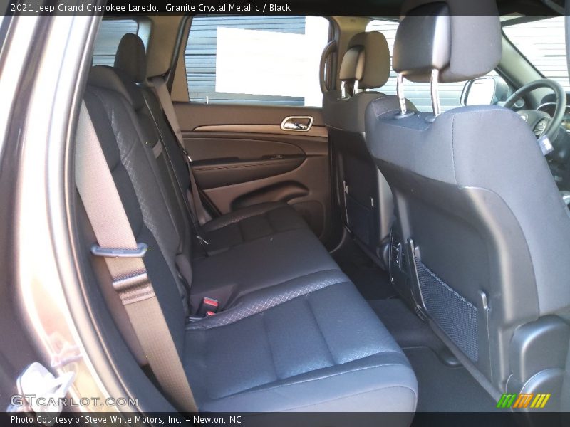 Granite Crystal Metallic / Black 2021 Jeep Grand Cherokee Laredo