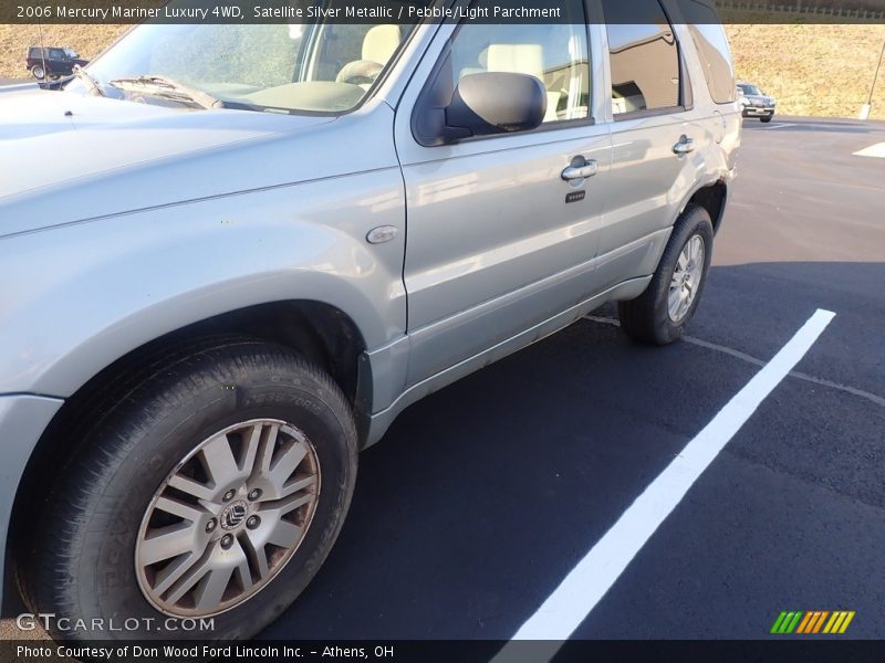 Satellite Silver Metallic / Pebble/Light Parchment 2006 Mercury Mariner Luxury 4WD