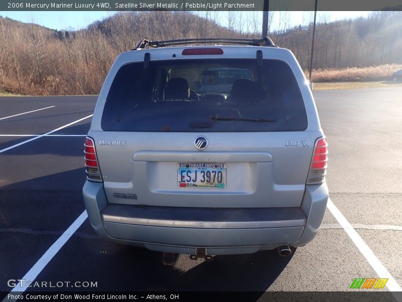 Satellite Silver Metallic / Pebble/Light Parchment 2006 Mercury Mariner Luxury 4WD