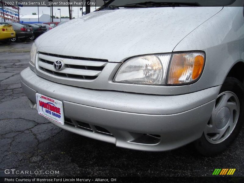 Silver Shadow Pearl / Gray 2002 Toyota Sienna LE