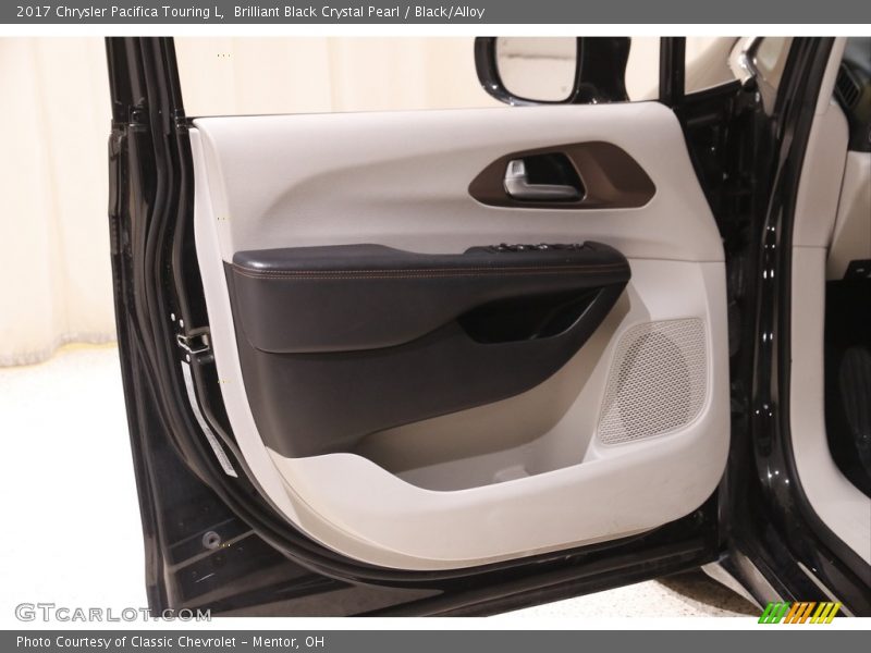 Brilliant Black Crystal Pearl / Black/Alloy 2017 Chrysler Pacifica Touring L