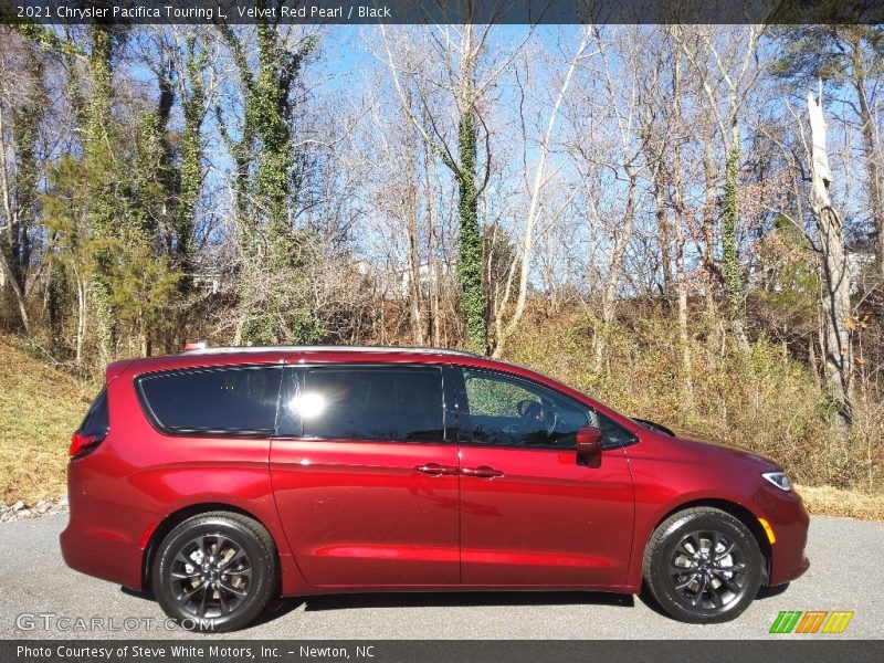 Velvet Red Pearl / Black 2021 Chrysler Pacifica Touring L