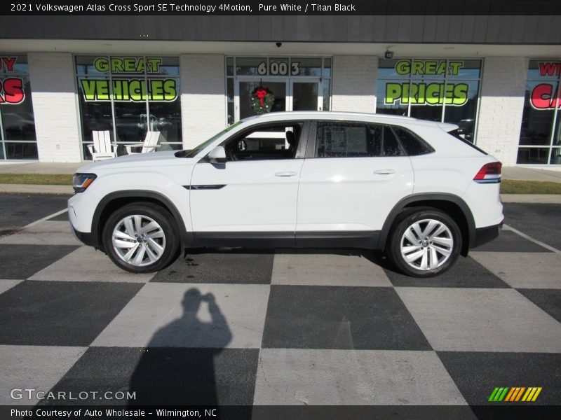 Pure White / Titan Black 2021 Volkswagen Atlas Cross Sport SE Technology 4Motion