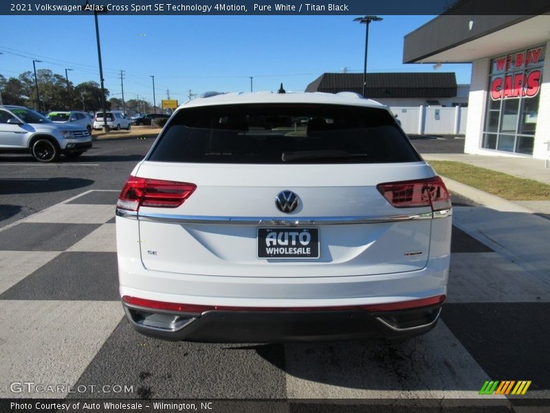 Pure White / Titan Black 2021 Volkswagen Atlas Cross Sport SE Technology 4Motion
