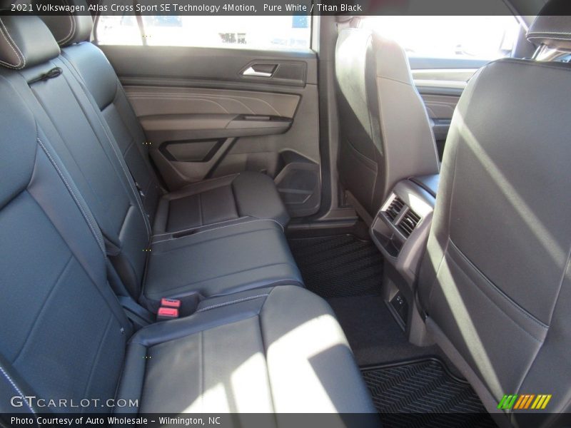 Pure White / Titan Black 2021 Volkswagen Atlas Cross Sport SE Technology 4Motion
