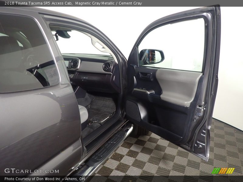 Magnetic Gray Metallic / Cement Gray 2018 Toyota Tacoma SR5 Access Cab