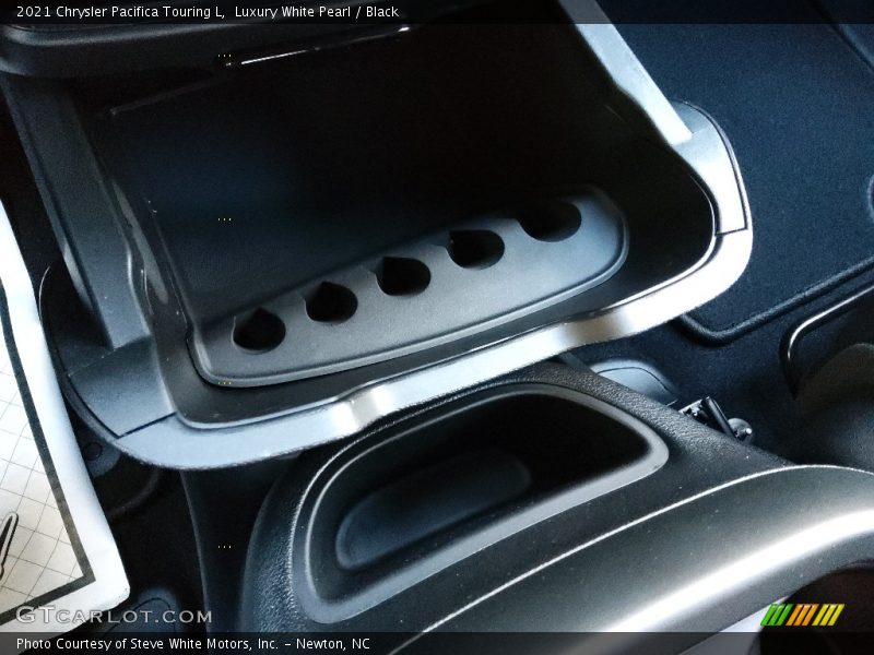 Luxury White Pearl / Black 2021 Chrysler Pacifica Touring L