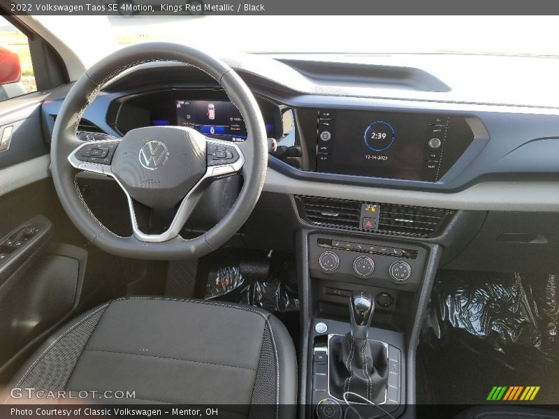 Kings Red Metallic / Black 2022 Volkswagen Taos SE 4Motion