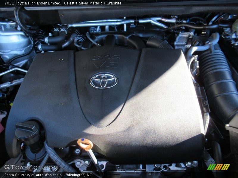 Celestial Silver Metallic / Graphite 2021 Toyota Highlander Limited